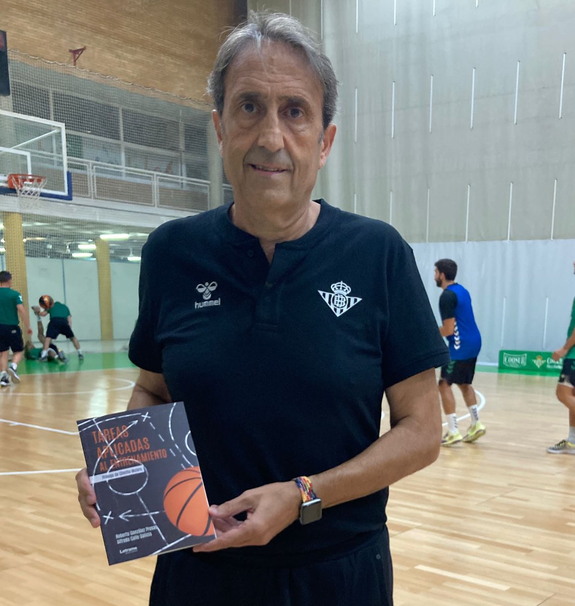 El prólogo de nuestro primer libro lo escribió nuestro compañero y amigo, @LuisCasimiro_ 📖

Como una forma más de agradecimiento hemos querido que tuviera en primicia nuestro segundo manual. 

¡Gracias Luis! 🏀