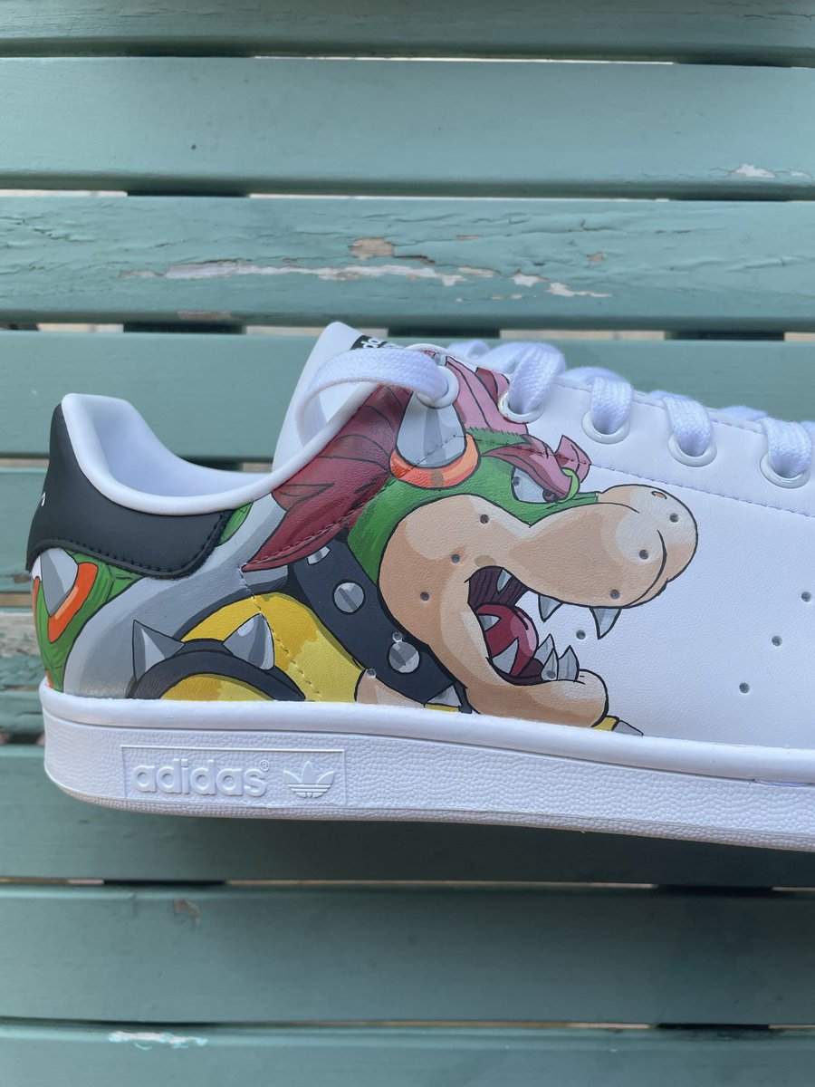 SF_Intox's tweet photo. Hello les smashers, 

Pour ceux qui n’on pas encore vue j’ai fait une paire de basket Custom Smash Bros suite à une commande.
Allez voir mes créations sur Instagram : Tristan_Custom_snkrs. 
Si tu veux ta propre paire les commandes sont ouvertes. 

RT appréciés évidement 🙏🏽 https://t.co/zFgunCSJ5L