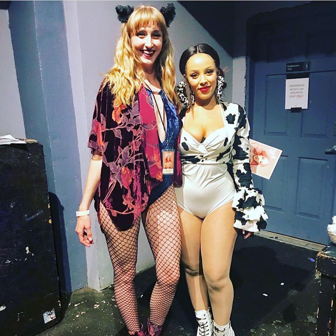 ThrowbackDoja's tweet photo. Doja Cat backstage with fans on day 14 of her #AmalaTour in Denver 4 years ago today (october 2nd 2018) https://t.co/JmeYzOdHAu
