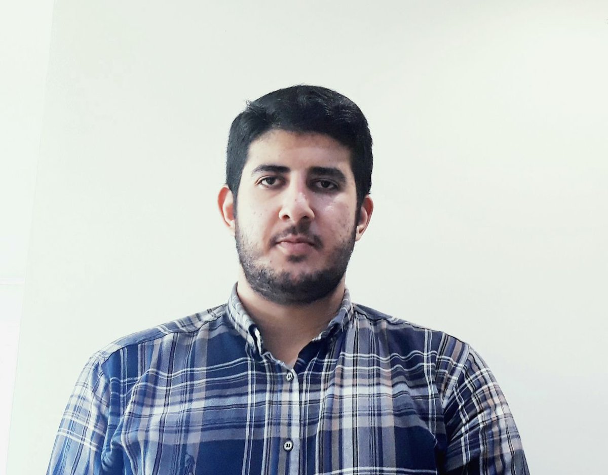 alirezakiani2's tweet photo. محمدرضا ضیایی نام دارد. چماقدار کنونی یا پیشین بسیج در دانشگاه آریامهر (شریف) است. ۱۰ ماه پیش به عنوان مسئول بسیج این دانشگاه نزد ابراهیم رییسی (مشهور به ابرام قاتل) مهملاتی به عنوان سخنرانی ارائه داد. ورودی سال ۹۵ مکانیک است. 

به راحتی این دانشگاه می‌تواند برای او جهنم شود. https://t.co/Jua9eJgMs9