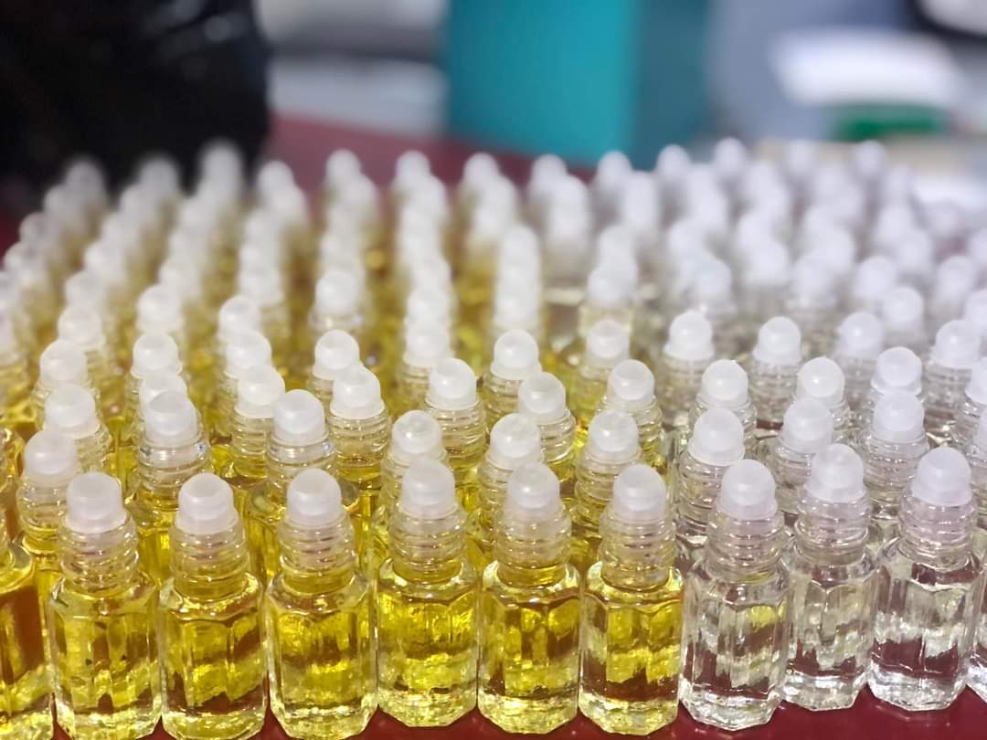 coolslimmygal's tweet photo. Are you a lover of good smell? Do you want that beautiful comment when you walked pass anyone? Then, say no more! Coolslimmy fragrance gat you covered with our 100% pure, undiluted perfume oils. It is our business to make sure you get that beautiful compliments everywhere you go. https://t.co/ihyosHXeya