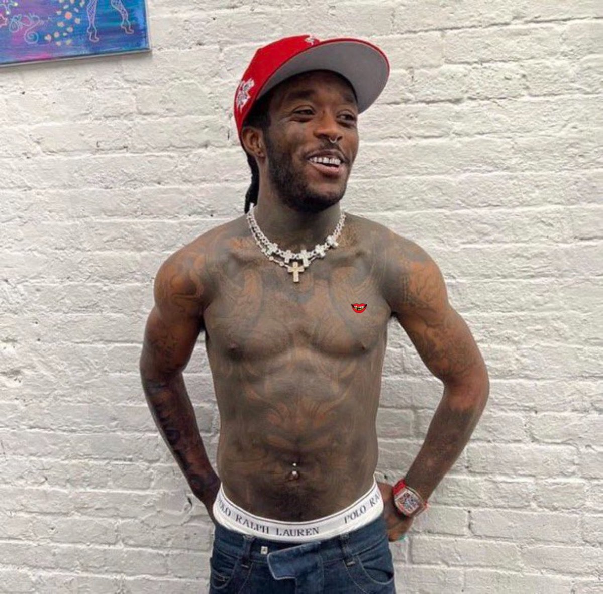 SaycheeseDGTL's tweet photo. Lil Uzi Vert shows off his belly button piercing https://t.co/ocNfvLnQv4