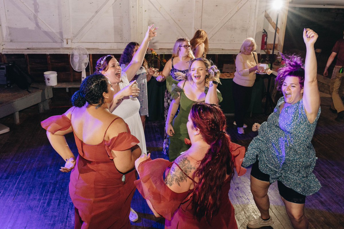 gracey_yonko's tweet photo. The One Where She Gets Married

9.17.22 🧡 https://t.co/3f7NxR4Cp0