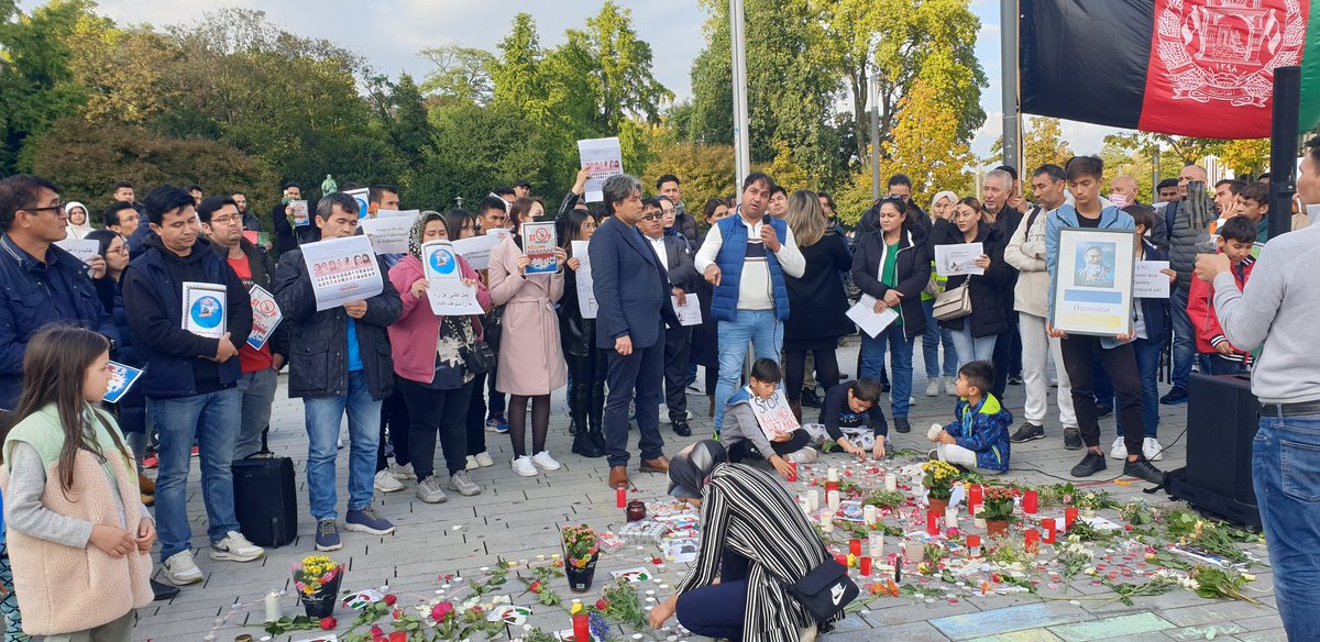 MohajerParende's tweet photo. امروز برای به رسمیت شناخته شدن نسل کشی هزارها و توقف نسل کشی هزاره ها در دوسلدورف تظاهرات کردیم.
#StopHazaraGenocide https://t.co/umNy6XTQKB