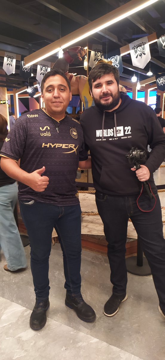 LicRoy2's tweet photo. Listo para el día 4 🤩

@LastpickGG #LeagueOfLegends #Worlds2022 https://t.co/lrNhIY7D9d