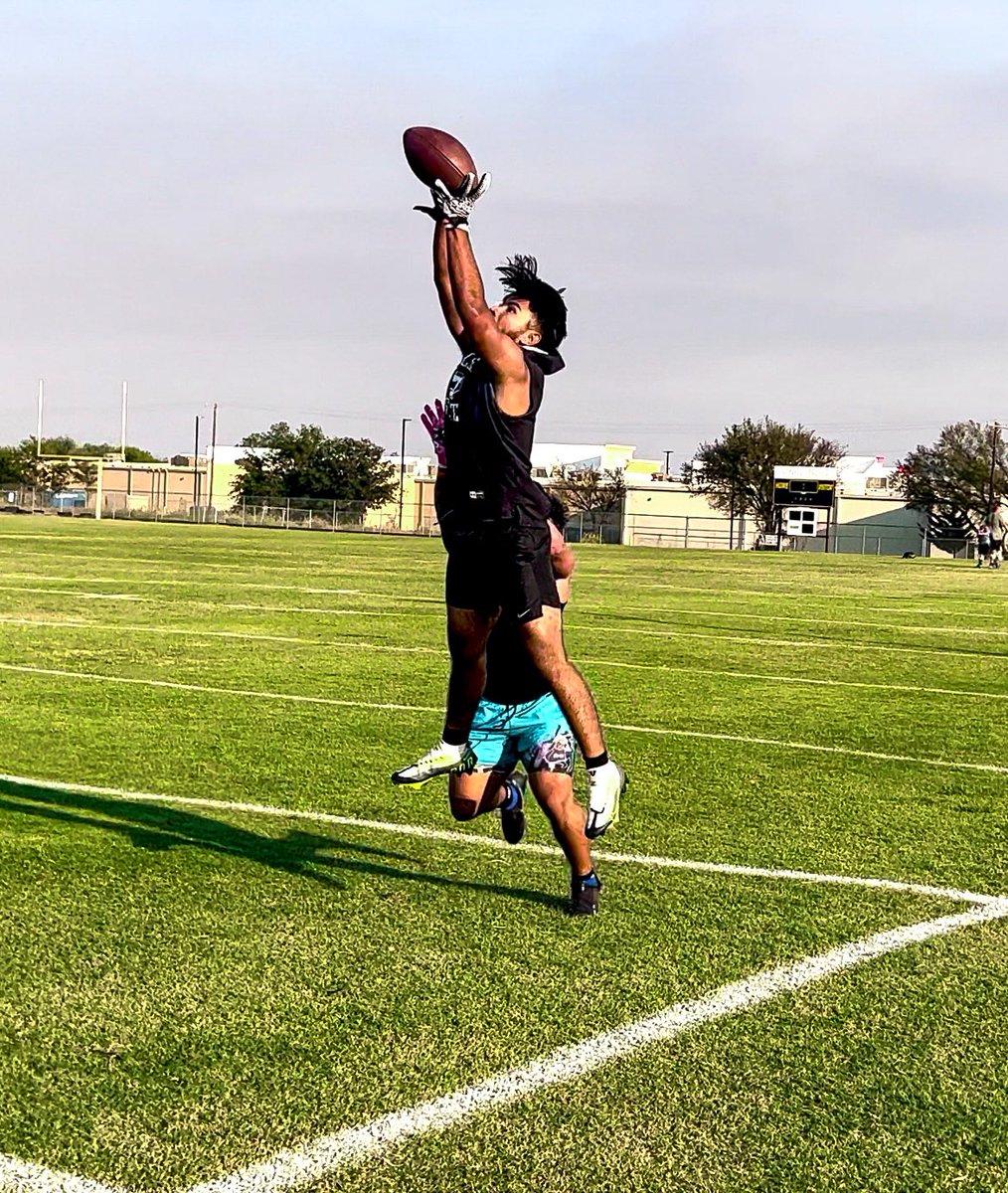JohnnyDonoso2's tweet photo. I want you to put the word out that we back up. #JD22
@CoachKnox3 @IM_CP7 https://t.co/Ei5yamFF1n