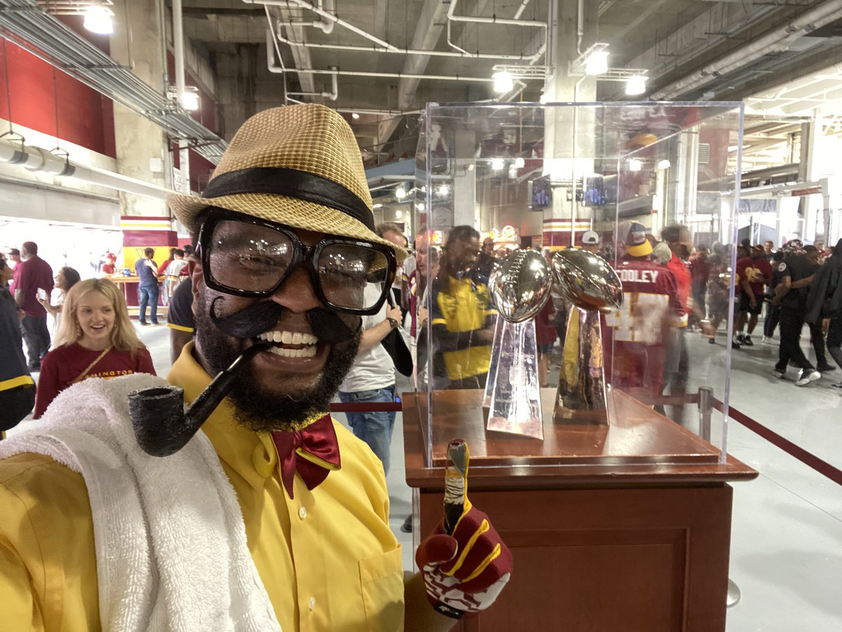 ProfessorBNG's tweet photo. 📠Wentz, JDR, Scott Turner, &amp; Ron Rivera cost us this game as well as the Lions &amp; Eagles embarrassments.

Aside from some positives here &amp; there, We have NO OFFENSE or DISCIPLINE. Heinicke &amp; Howell can provide similar/better for less.

BENCH.

Cheers &amp; GodSPEED!
- #ProfessorBNG👨🏾‍🏫 https://t.co/E39ljSxehn