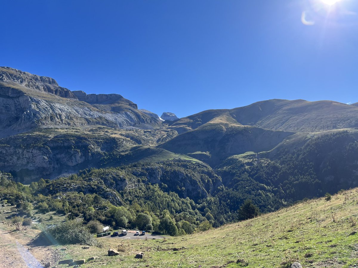 vinuales81's tweet photo. Un collado, el del Bozo. En las excursiones, en la transformación personal, organizacional y social es muy importante superar los obstáculos por el punto más bajo. Hay que buscar los #collados
#paralatransicionecologicarapida @ecodes https://t.co/Mk9lgt4kha