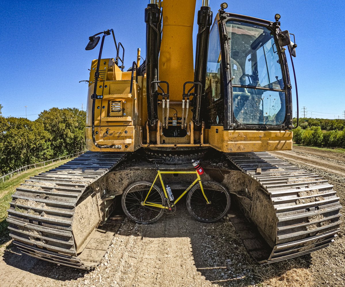 Rolling_Lens's tweet photo. My new favorite thing.

#surlysteamroller #gravelgang #tracklocross #fixedgear #gopro https://t.co/azmQCo2RbK
