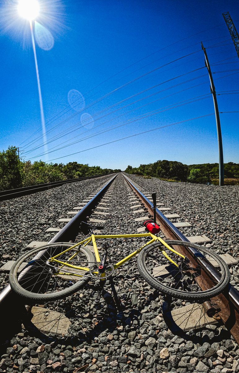 Rolling_Lens's tweet photo. My new favorite thing.

#surlysteamroller #gravelgang #tracklocross #fixedgear #gopro https://t.co/azmQCo2RbK