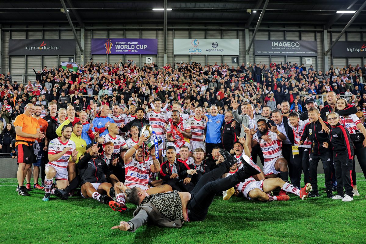 TheRFL's tweet photo. 🍾 Let the celebrations begin, @LeighCenturions! 🏆 https://t.co/SOgN7HVzEV