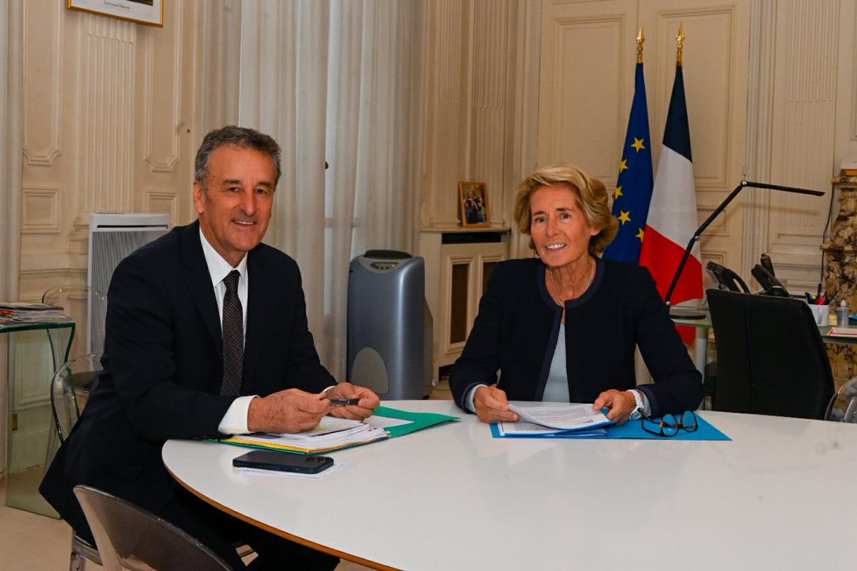 BernardDelcros's tweet photo. Au ministère @Interieur_Gouv av @carolinecayeux pr parler #CollLocales #dotations #perequation #investissement #développement #ruralite… avant l'examen du #PLF2023 au Parlement. ➡️ Une rencontre utile sur des sujets essentiels pr l’avenir des territoires ! #DCT @Senat @UC_Senat https://t.co/1u4Uewcmjm