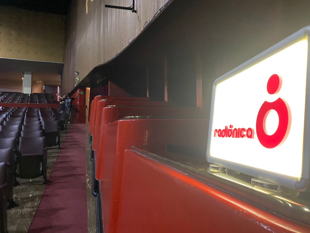 radionicafm's tweet photo. ¿Preparados para iniciar esta aventura llamada #Rockeritos? 🕺👩🏽‍🎤🎶🪩
 
Vamos a bailar y a cantar con los sonidos de @LosCandelarios y Radiolito desde el @Teatropablot en Medellín. 

Les acompañamos con transmisión en video desde los 99.9 FM 📻 🔊 https://t.co/b8XNgm8yn0