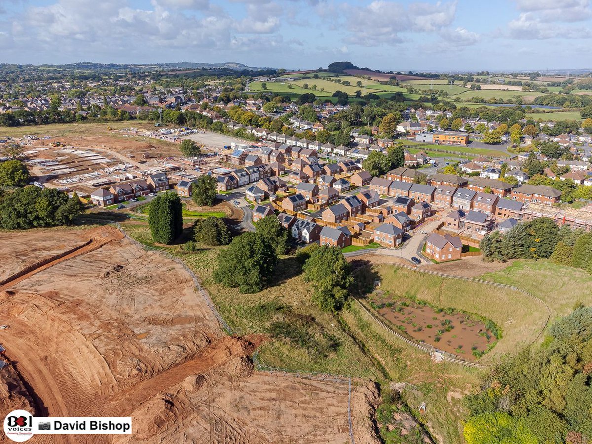 B31Voices's tweet photo. David: "The greens on the #NorthWorcestershireGolfCourse are in need of a bit of care! - I took a flight over the old course this morning to see the Bloor Homes development. Sadly lots of trees have gone."

#SWBrumPHOTOS #BloorHomes #Northfield #BirminghamUK 
#dronephotography https://t.co/nppXoGSQ4G