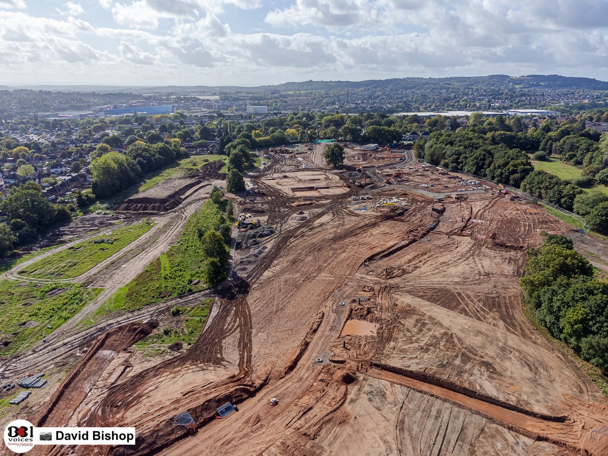 B31Voices's tweet photo. David: "The greens on the #NorthWorcestershireGolfCourse are in need of a bit of care! - I took a flight over the old course this morning to see the Bloor Homes development. Sadly lots of trees have gone."

#SWBrumPHOTOS #BloorHomes #Northfield #BirminghamUK 
#dronephotography https://t.co/nppXoGSQ4G