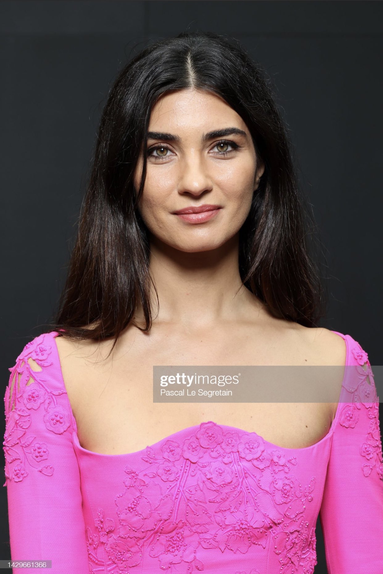 Tuba Büyüküstün_Mag on Twitter "TubaBüyüküstün Paris Fashion Week