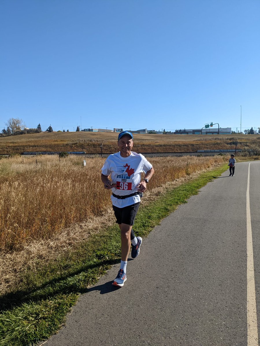 joececiyyc's tweet photo. Beautiful fall day for the 11th annual Run for Calgary! Thanks to everyone for coming out and raising money for Canadian Blood Services! @CanadasLifeline @RunForCGY #yyc #ableg https://t.co/CgR3Pq9sTQ
