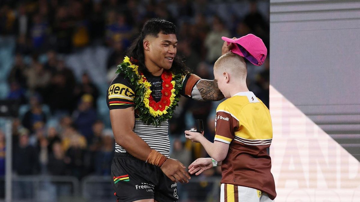Seriously???  the kids handing out the premiership rings were given pink telstra hats in return.....you cheap,dumb bastards <a href="/NRL/">NRL</a>