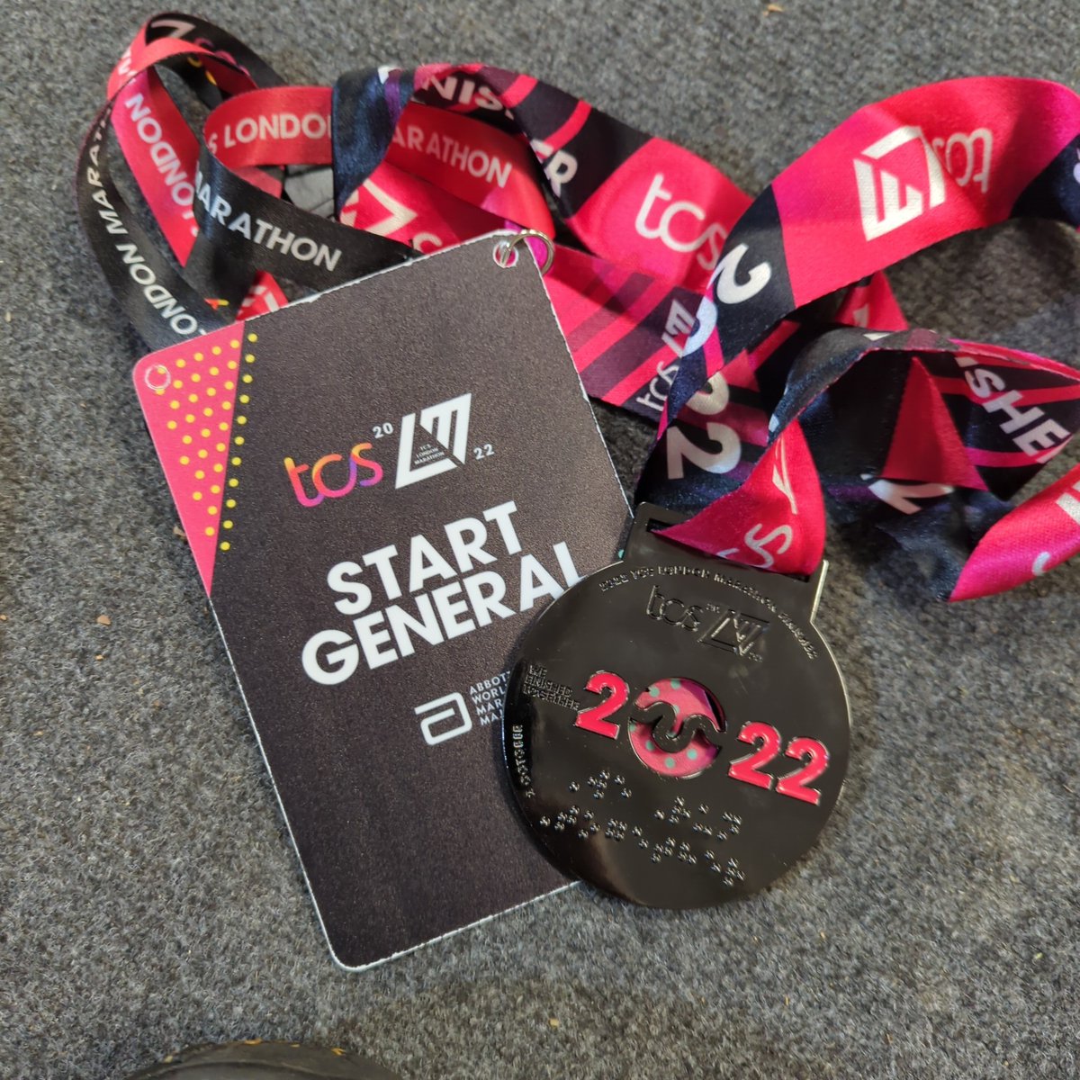 #ibeatthesweep job done.   <a href="/racecheck/">racecheck.com</a> <a href="/LondonMarathon/">TCS London Marathon</a> on too <a href="/Kew_The_Run/">Kew The Run</a> and <a href="/ManchesterHalf/">Manchester Half</a> .  So sad they clash on the Sunday.  Some one always needs a sweeper somewhere.  <a href="/racecheck/">racecheck.com</a> #teamblue.