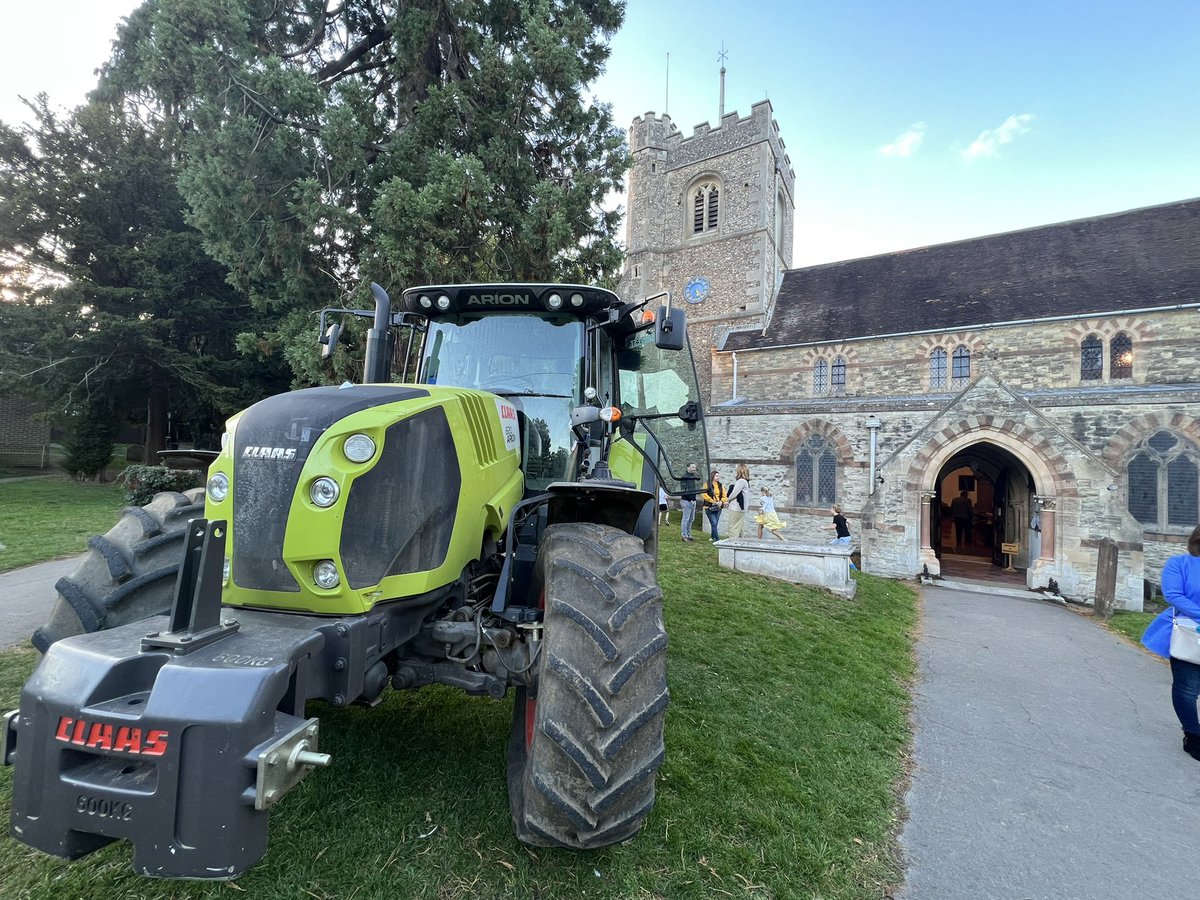HertsFarmer's tweet photo. Two Harvest Festivals this afternoon at @stmarysredbourn and @stnickharpenden #HammondsEndFarm https://t.co/4mImznsRP2