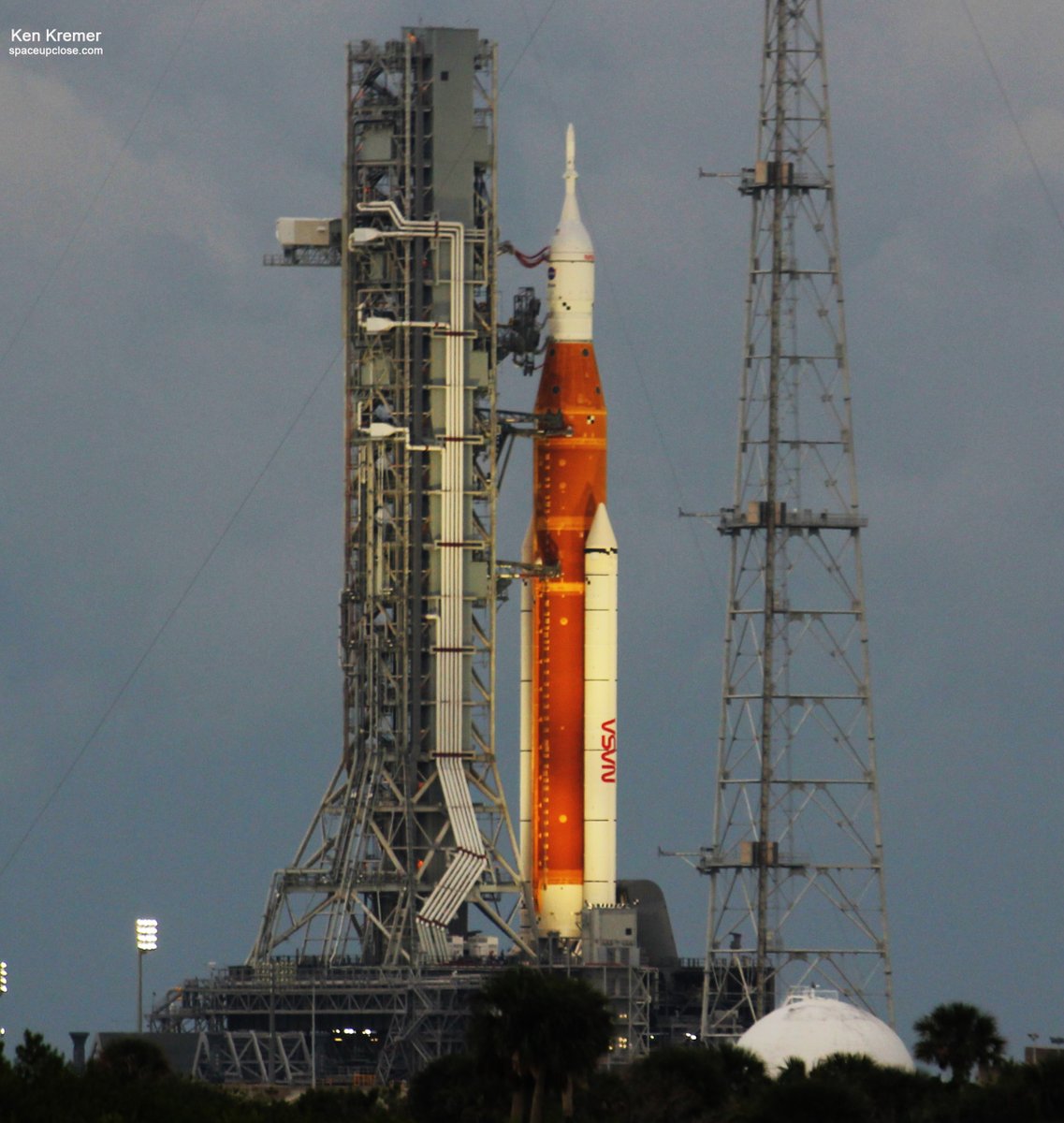 ken_kremer's tweet photo. "Last Look at Artemis 1 atop Launch Complex 39B Before Rollback to VAB Shelter due to Hurricane Ian: Photos" - #NASA #Artemis1 #SLS #Orion #KSC #pad39B @NASAKennedy. Read my story/photos: Ken Kremer
https://t.co/oSxbRQjaIB https://t.co/6guCBZU4oH