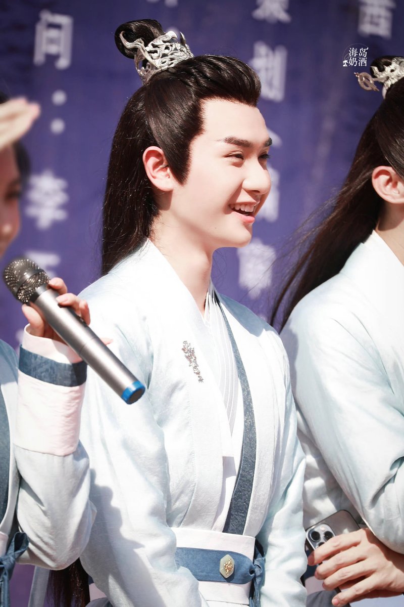 NineKornchid_PH's tweet photo. He really looks great in Hanfu, such a sweet boy!

©海岛奶酒_高卿尘 
NNINE NEW SERIES
#你好我们是欢喜天团xGQC https://t.co/wVNMzDi3bv