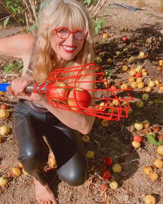 Cool, old actors get roles now, even leads. But who writes them? Ageists? Millennials? 
Many older characters like Grace and Frankie, follow self deprecating scripts, which I don’t find funny but cementing the idea people have of old age. 
An apple a day keeps me rebellious😁