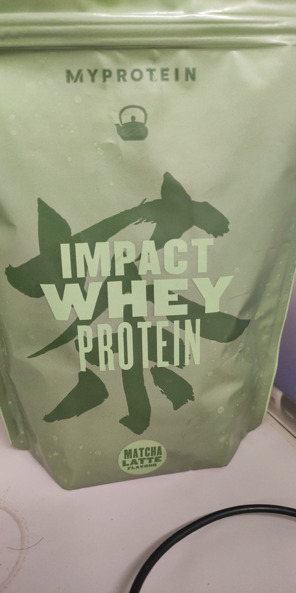 マイプロのimpact whey protein 美味しい　　whey isolateじゃないからお腹くださないか様子観察してみますか
#myprotein #impactwheyprotein #matcha