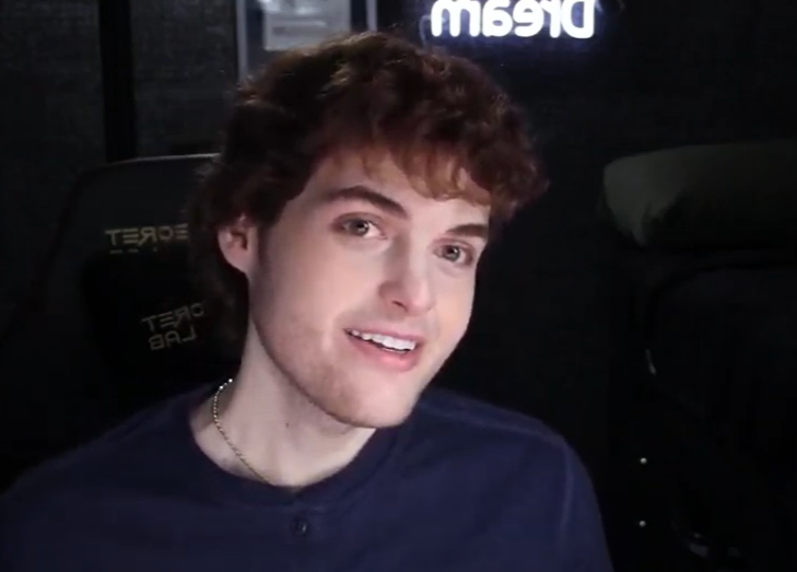 datarxz never going to the school bathrooms again on Twitter "Why does Dream look like Shane