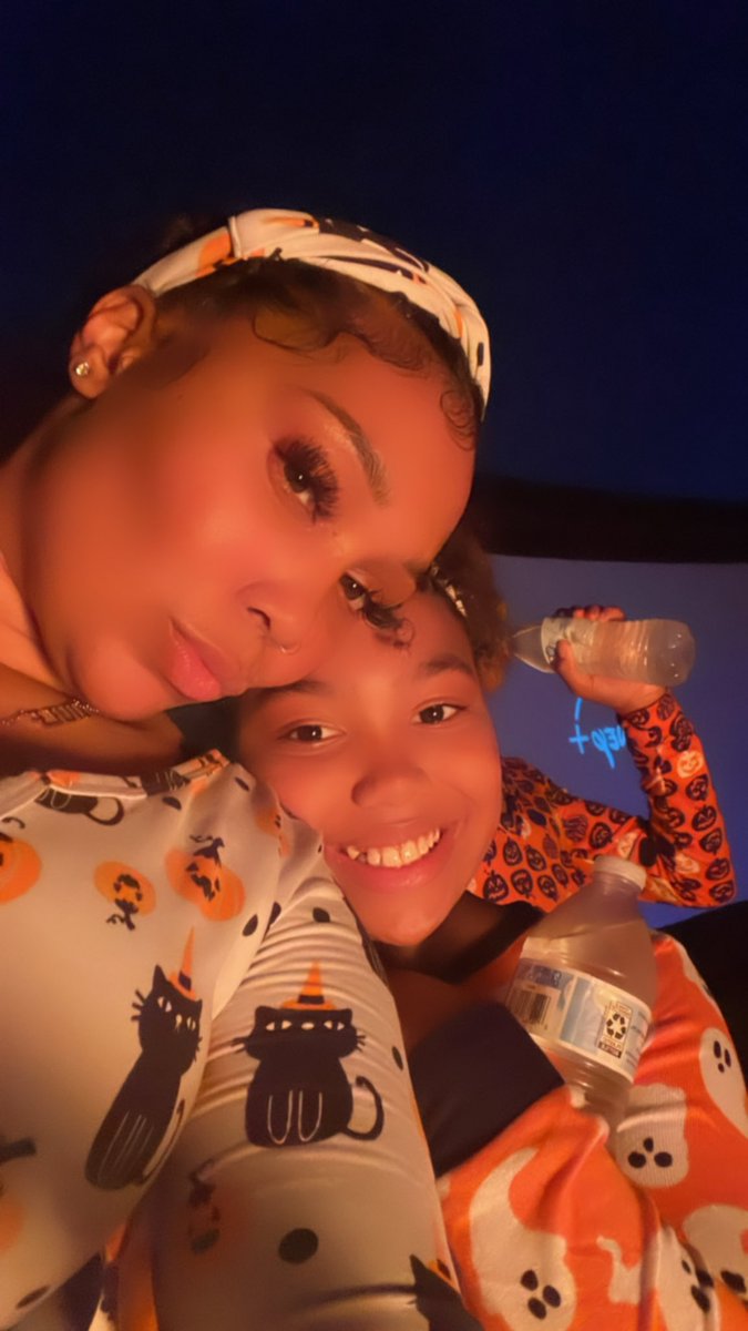 tudysister's tweet photo. Just tell me it’s Halloween, then BOOM, I’ll bring my the vibes. #HocusPocus2 #HocusPocusWatchParty #drinkingourwatermindingourBIZ every weekend we turning up. #watchthethread https://t.co/NhwY7ZAFMW