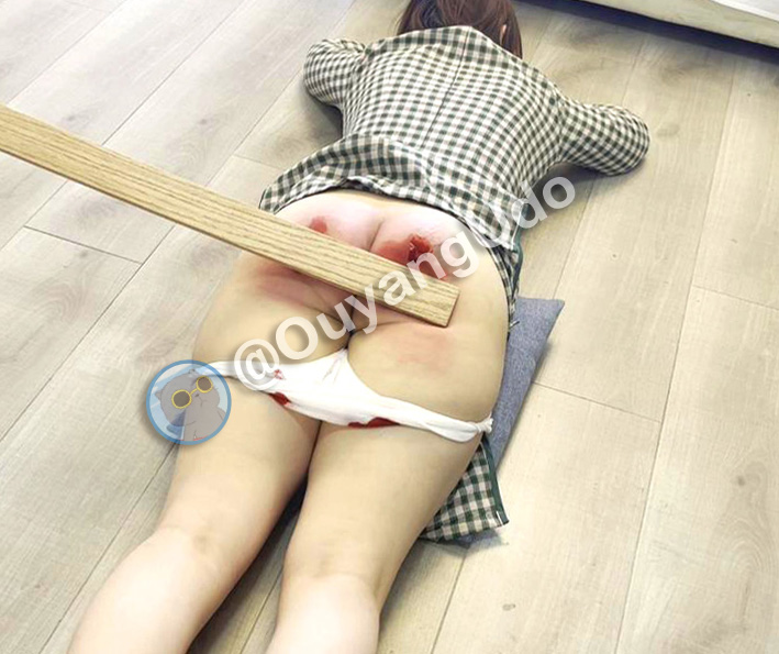 大板子还是和旗袍比较般配
#sp  #打屁股 #板子 #杖刑 #spank