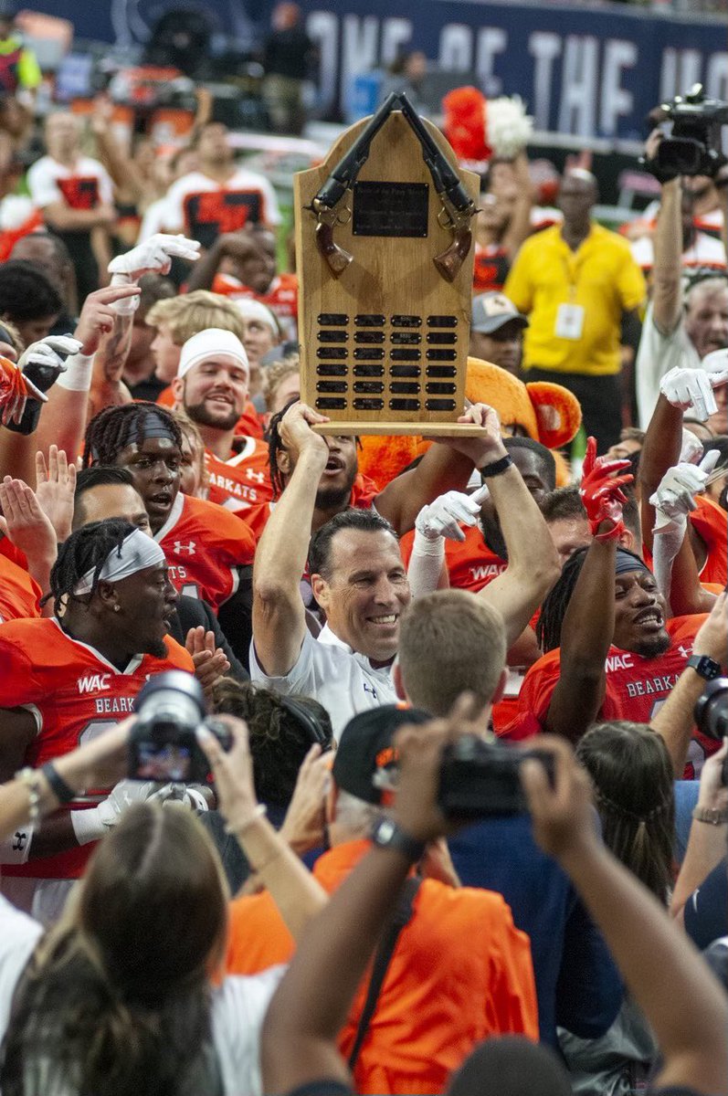 CoachKCKeeler's tweet photo. For E.T.E.R.N.I.T.Y. the #BOTPW 🏆 will remain with the KATS. Thank you #BearKatNation for showing up, being loud & giving us the home field advantage! #EatEmUpKats https://t.co/K1JDG0tGEv