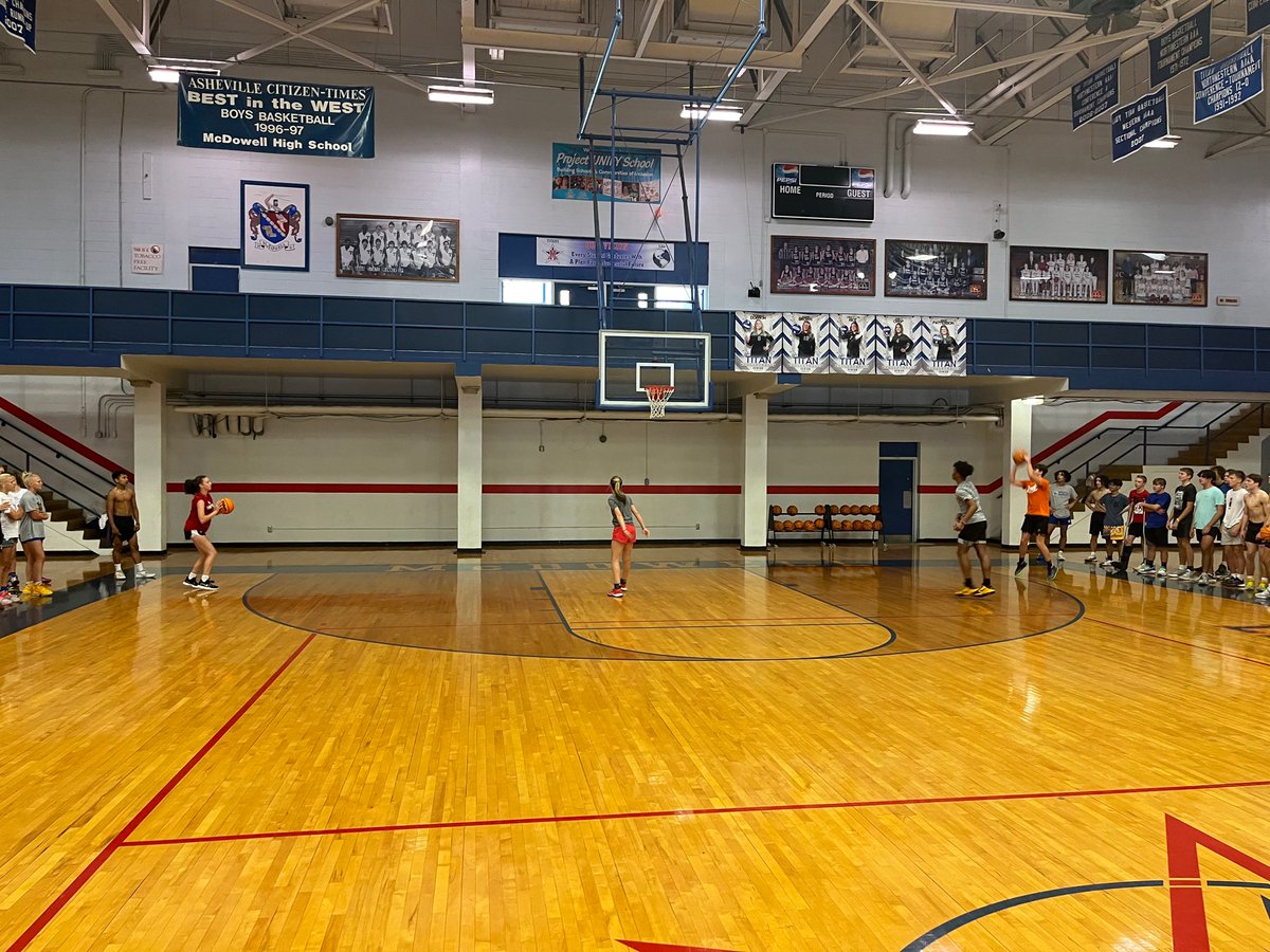 ladytitanwbb's tweet photo. 4th period can be fun! #ladytitanliftoff
#buildtheblue
#keepworking https://t.co/SEpRnhWLVy
