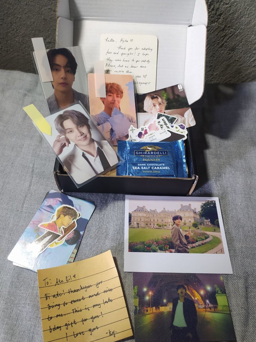 illegirrll's tweet photo. ᥫ᭡ happy #jih_mails from @tinkooobell
TaeTae arrived safely 🫶🏻
Yah! I can't help but laugh at that chocolate 🤣 but my little sister you are so sooo sweet. Thank you for the post birthday gift. I really appreciate this, you know how much I love polaroids 🥹
#mailsfrom_tkb https://t.co/mFidoldj4M