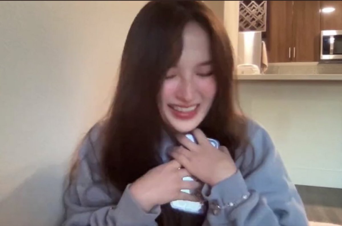 hoppeloppsan's tweet photo. So happy for Dream rn (and that I can finally sleep lol) https://t.co/9z6nMkewCe