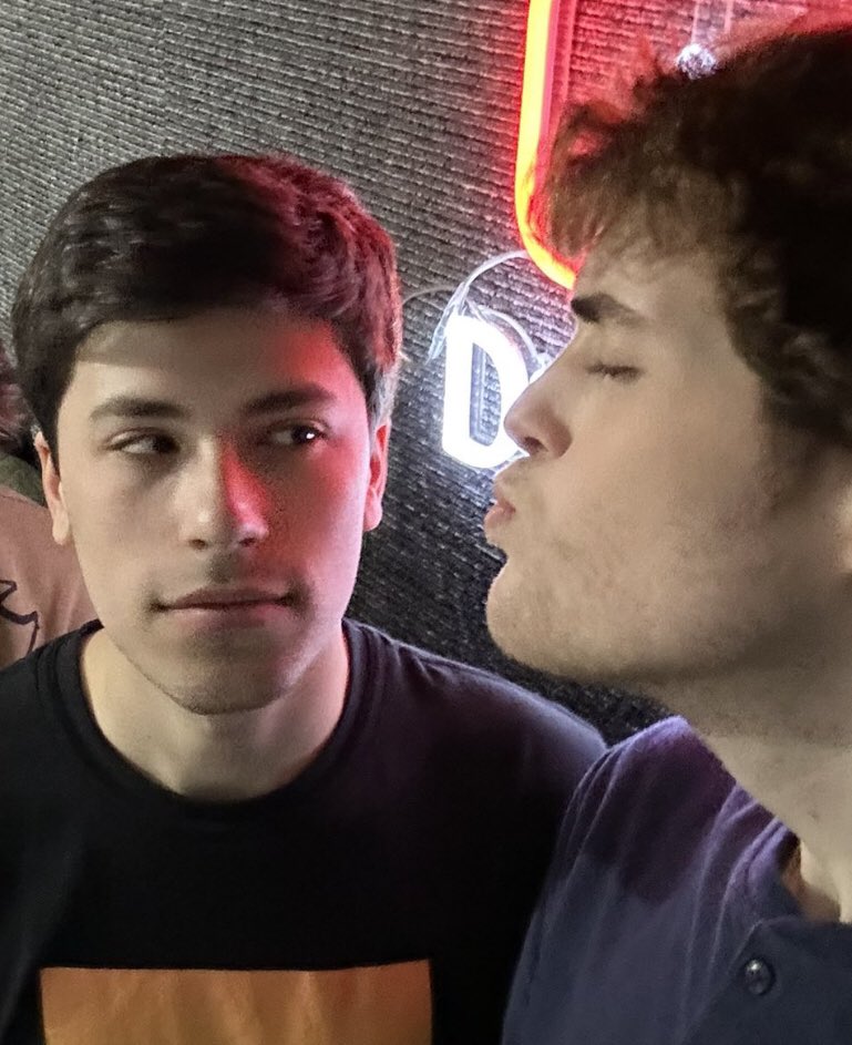 Kimowrah's tweet photo. ik george regretting booking that flight 💀 #dreamfacereveal https://t.co/I2EyedcU6I
