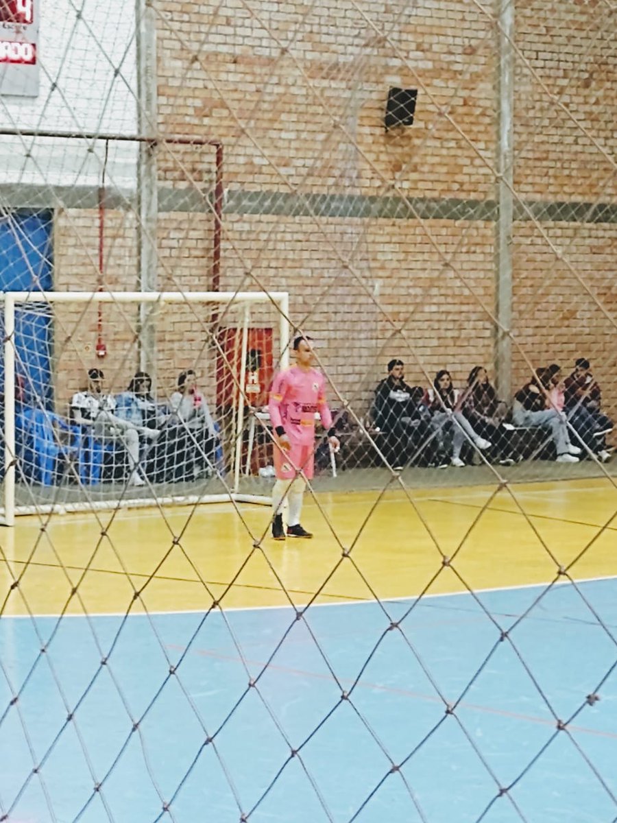 schdilneize's tweet photo. Eu sigo buscando o meu melhor!! 
#futebol #Futsal #goleiro #esporte #Gratidao #sport #destaque #goalkeepers #futeboldesalao #salao https://t.co/l9s4YRWWC2