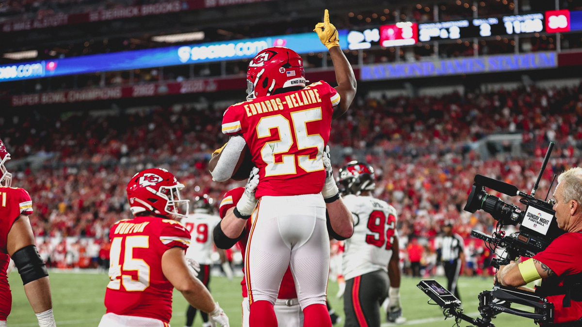 Chiefs's tweet image. A story in 4 parts 🫶