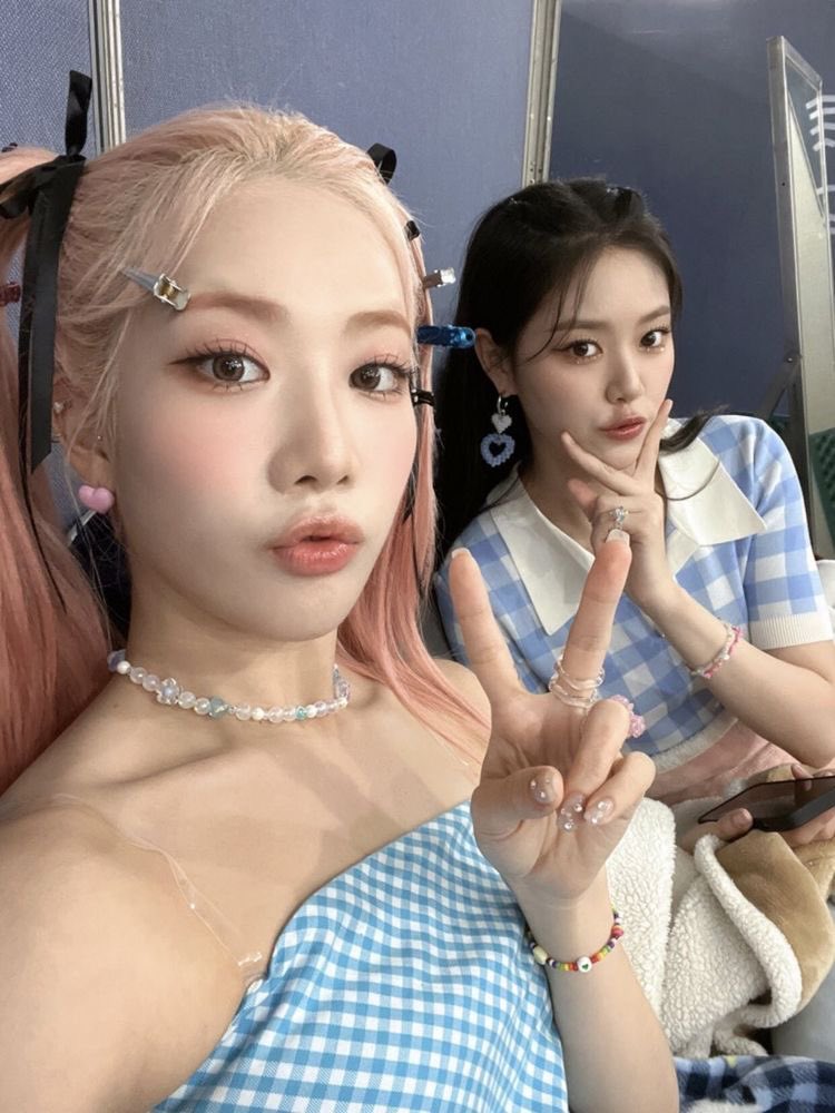 MathewKevin18's tweet image. And people tried too say THIS THING outsold and out visualed loona? HAHA your Funny, I’d take that back, anyways Stan loona #stanloona #loona #dreamfacereveal