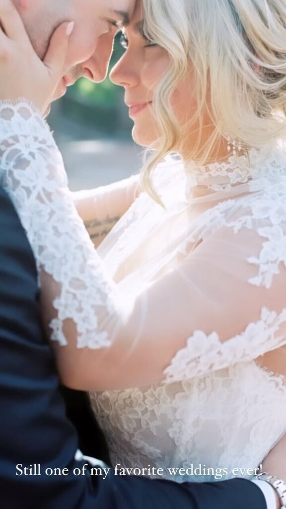 Still one of my favorite weddings ever! 
Planning & Design @5thavenueweddings 
Venue @tavernonthegreen 
Photo @aliciaann_daw 
Video @barnberryproductions 
Dress, shoes @moniquelhuillierbride 
Tux @monsieurbrunold 
Jewerly @verstolo 
@marykellyfry @willy_bee_ 
#weddingplanner…