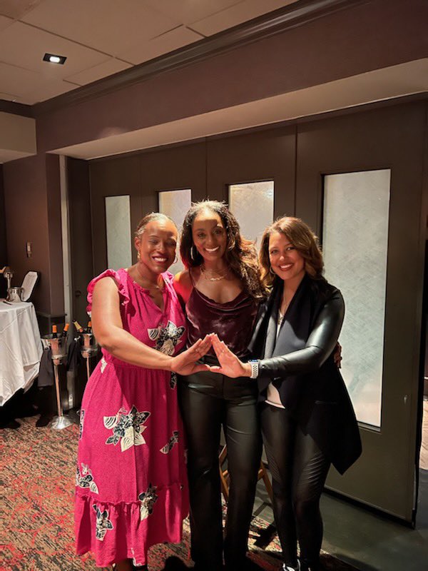 Adrienne Lofton tweet media