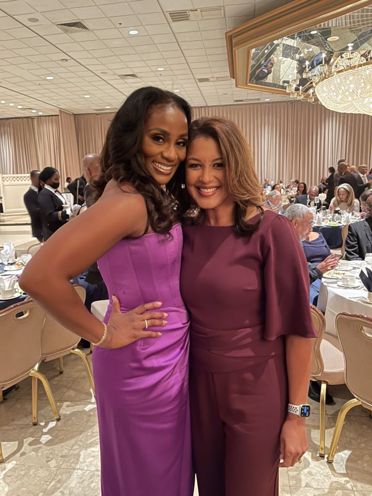 Adrienne Lofton tweet media