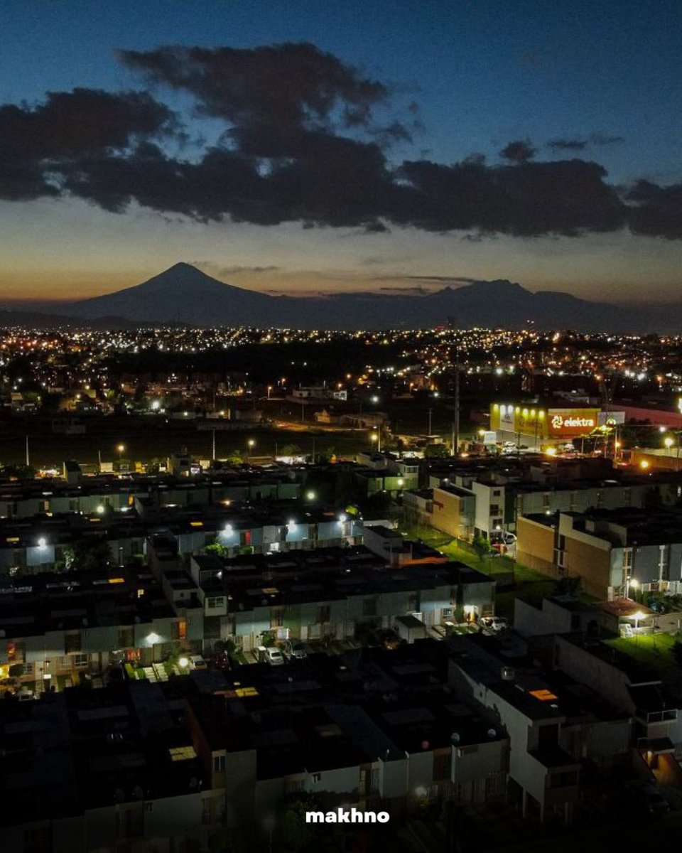 maknomx's tweet photo. Los volcanes de Puebla lucieron despejados esta noche 

🌋 https://t.co/HnZ0GuRAvM https://t.co/svHNaxyoY1