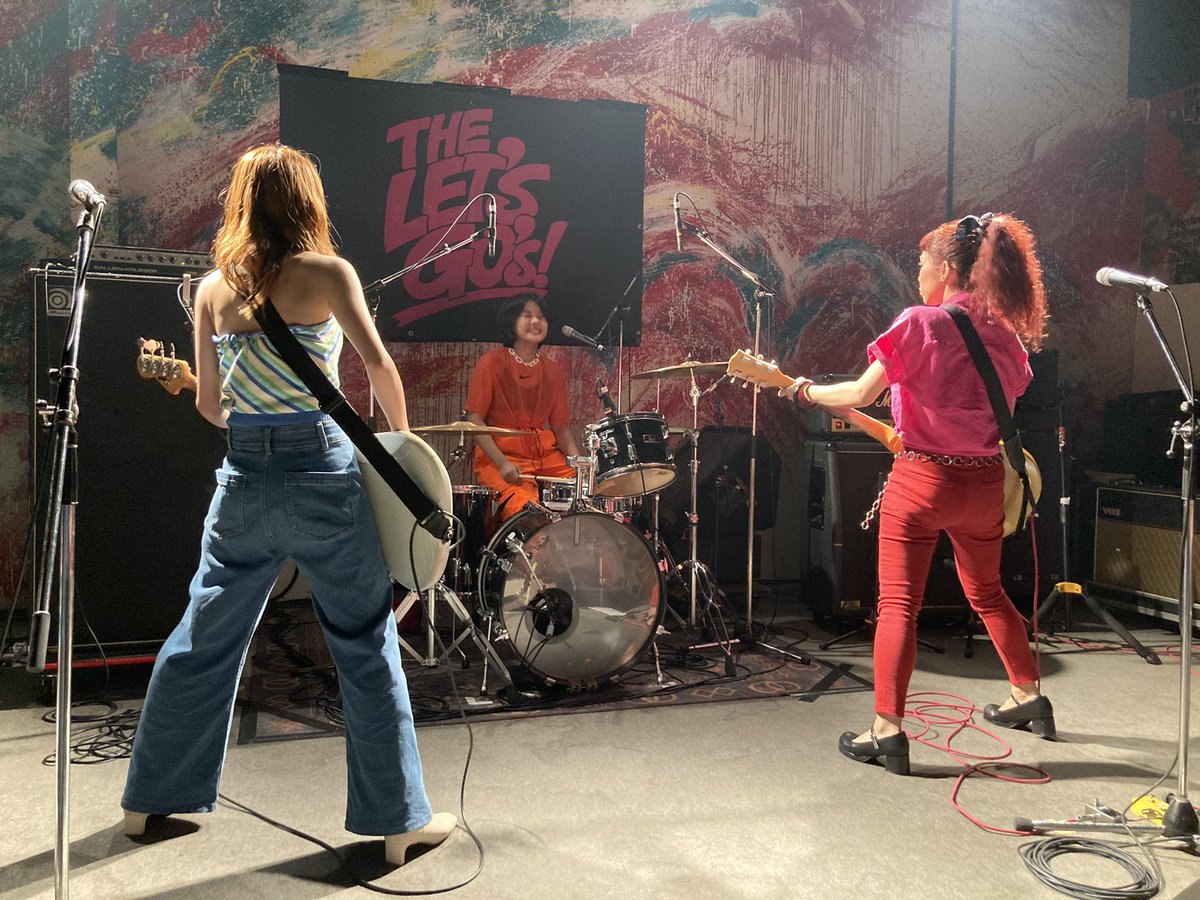 760Mugitar's tweet image. #レッツゴーズ のレコ発ライブ。新譜も聴いて前作よりもかなりポップなんだけどラモーンズぽかったりピストルズぽかったり、はたまた外道っぽいギターフレーズにキャッチーなメロディーがうまく絡められていて、COCOちゃんは凄いメロディーメイカーだなあと改めて感じた次第でございます。

#LetsGos