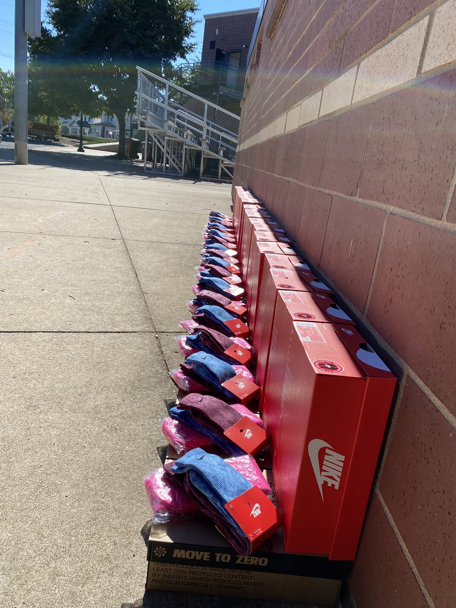 CCSJSOFTBALL's tweet photo. Some of our new swag finally  arrived🙌🏼🙌🏼
#CCSJSOFTBALL🥎 https://t.co/CECCQVfZ5F