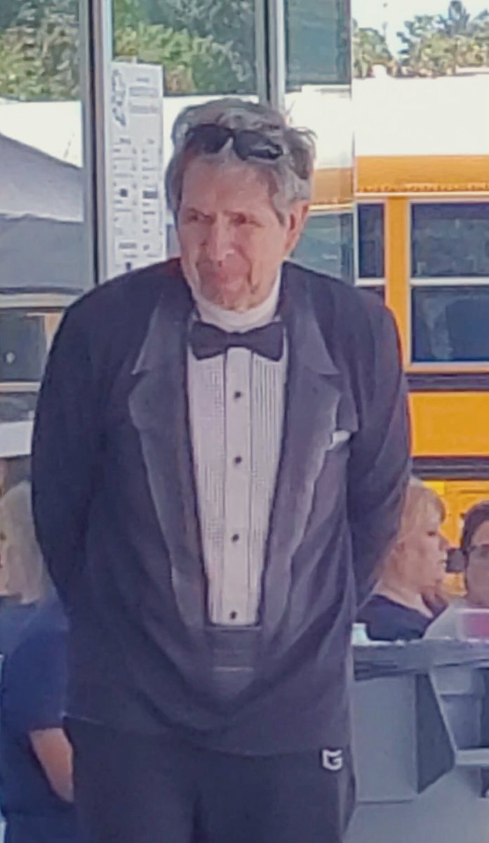 LisleXC's tweet photo. It is an pleasure to announce that this year’s Mane Event will be the final year of its now famous title. Beginning 2023, we are pleased to honor our very own Ken Jakalski @Zoom1Ken by renaming our grand meet the Ken Jakalski Invitational! There is no one more deserving 🧵(1/3) https://t.co/7v3HuLvQXD