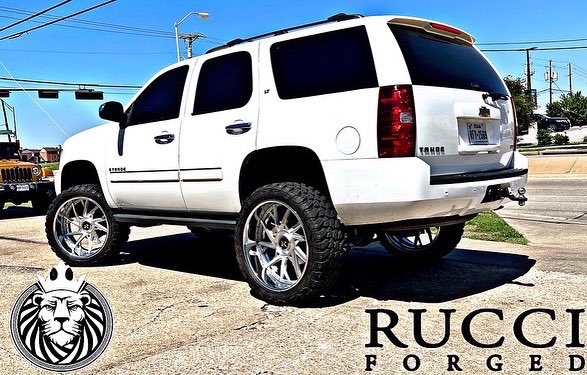 Chevy Tahoe with 5” Rough Country lift, on custom 24X10 Rucci Crow, 6” lips all the way around, and all wrapped up in 35X12.50R24 Versatyre M/T’s!! #KingsWheels2 #SuspensionSpecialists #Rucci #RucciWheels #Crow #RoughCountry #Versatyre #LiftedTrucks #Texas #Dallas #GreedyGrove