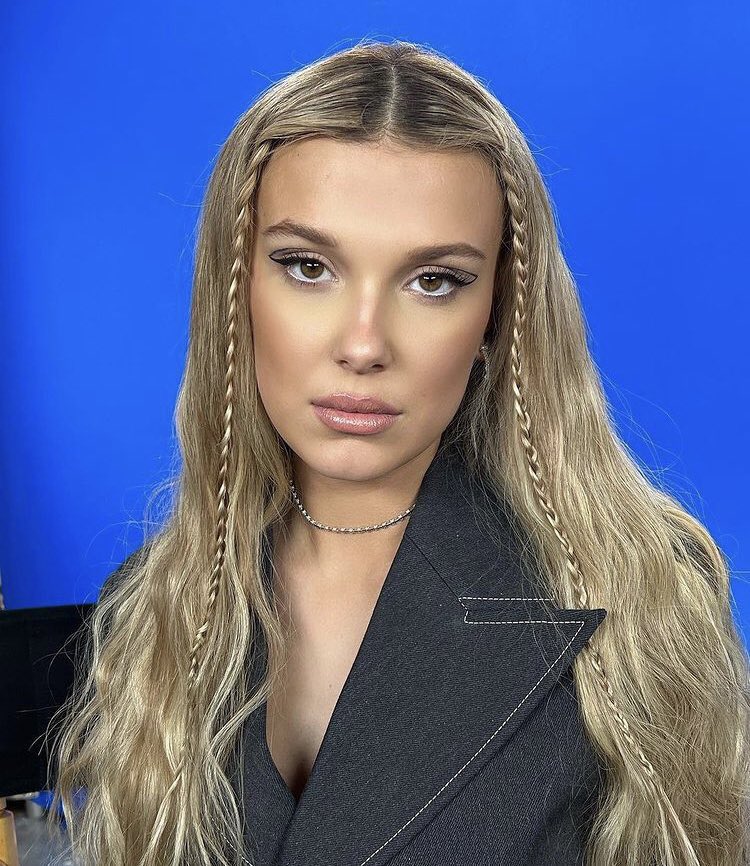 barbitwt's tweet image. who's better looking? rt for millie like for dream