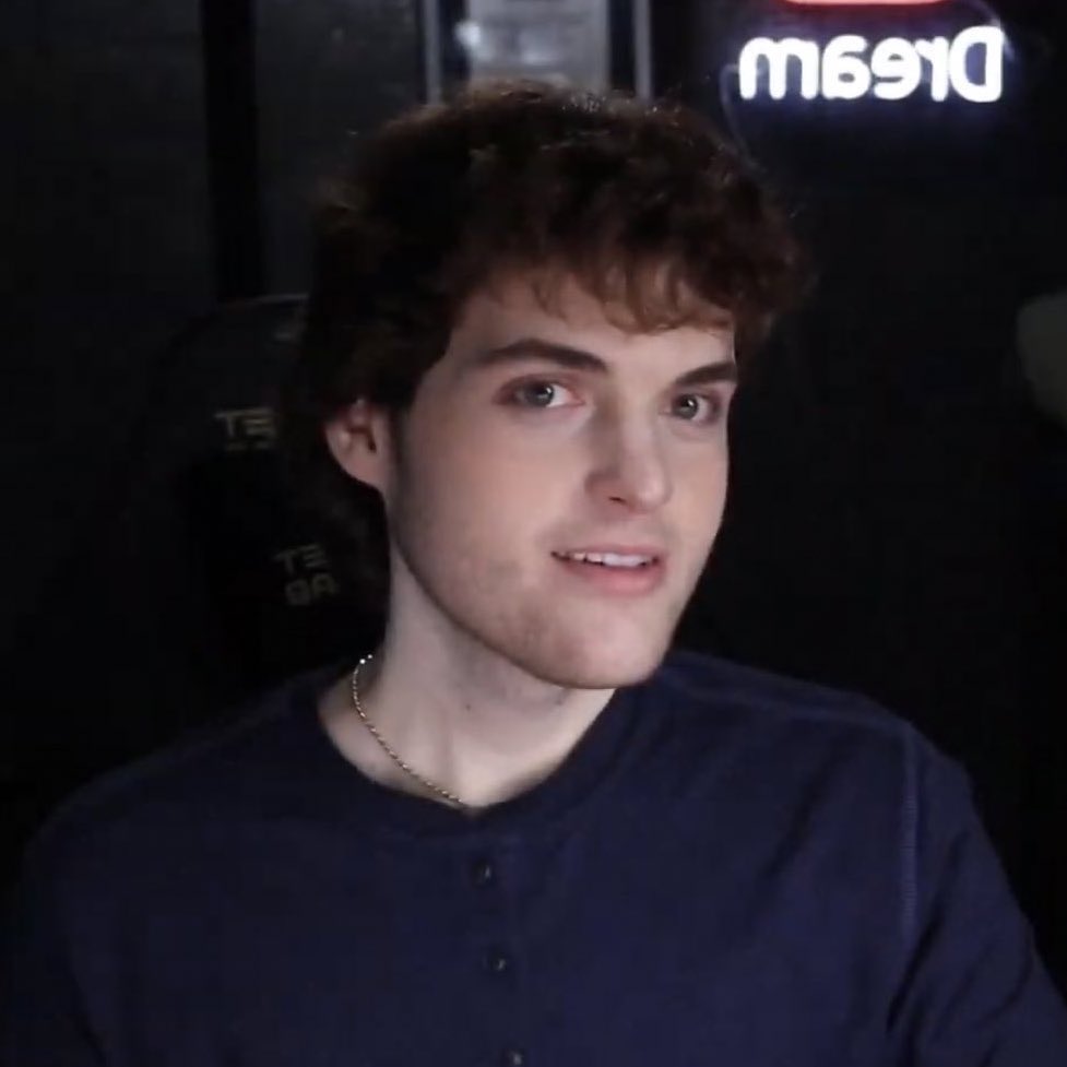 barbitwt's tweet image. who's better looking? rt for millie like for dream