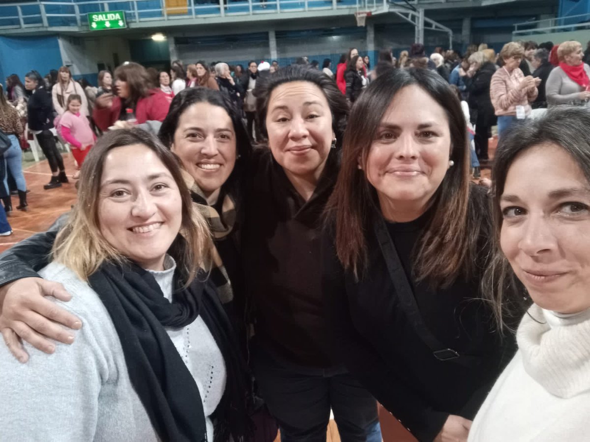 PamelaMaya30's tweet photo. BARILOCHE 2022
¿La diputada más copada del #ENMR?
La diputada más copada del #ENMR. 👏🤗
Genia @martinezdolom 🇵🇱💪 https://t.co/cwh9pEjpEJ